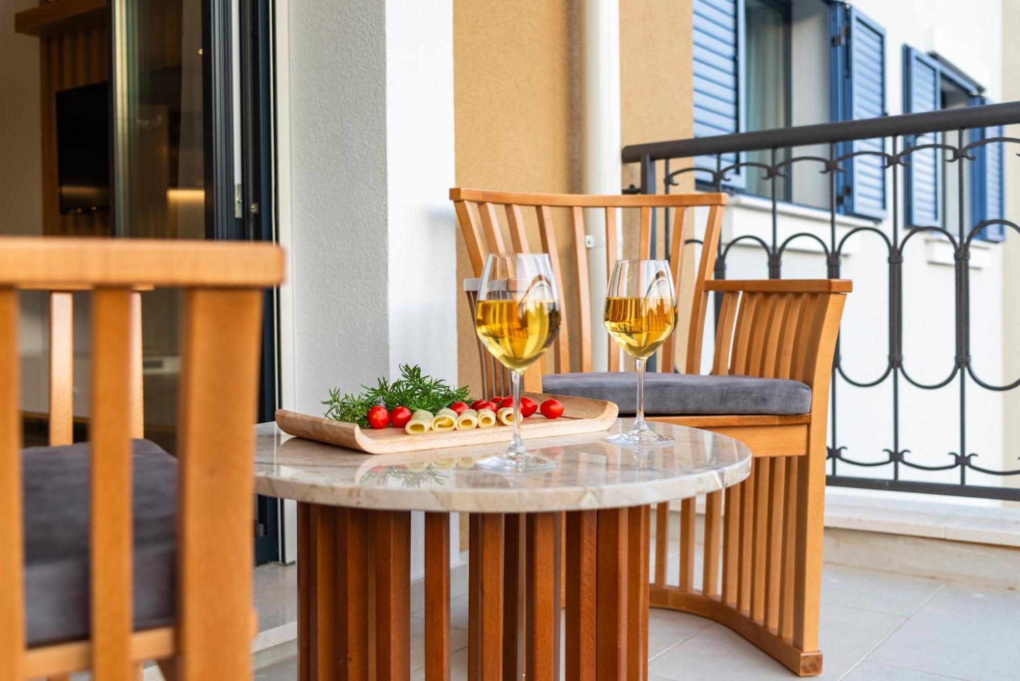 Lustica Apartments Central Tivat Zimmer foto