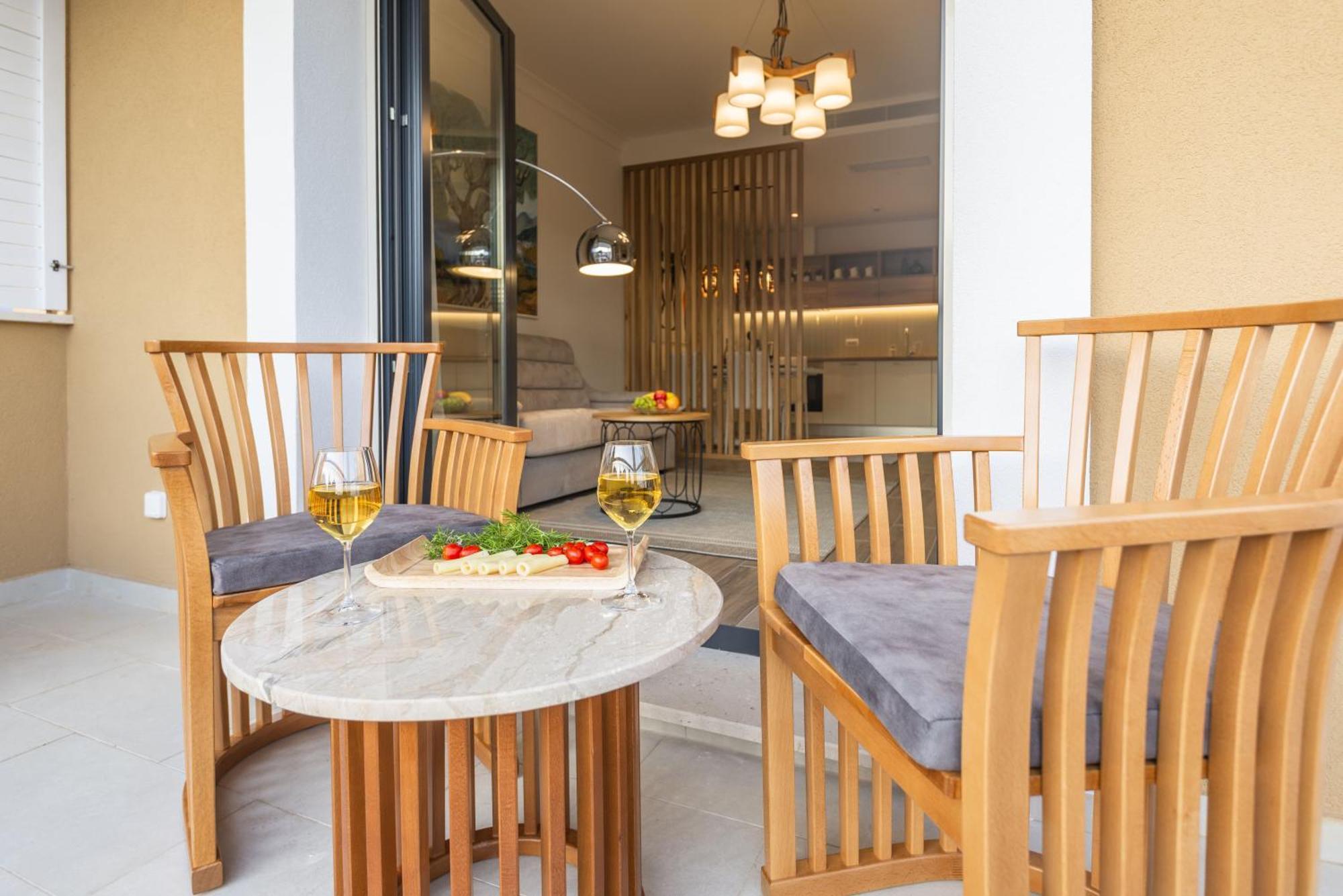 Lustica Apartments Central Tivat Zimmer foto